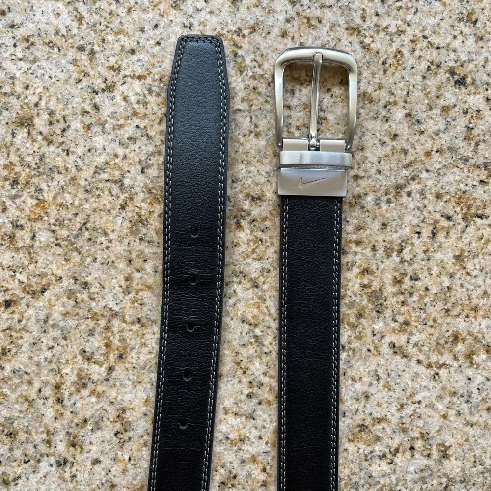 NIKE belt size 38 color black flip sides - Picture 1 of 7